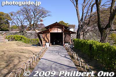Entrance to Ohashiroka Bridge which was completed in April 2006. Free admission.
Keywords: wakayama castle 