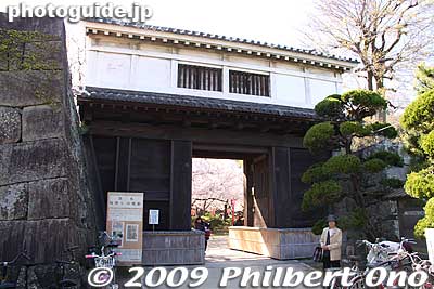 Okaguchi-mon Gate, seen from the outside. In 1960, it was disassembled and repaired.
Keywords: wakayama castle 