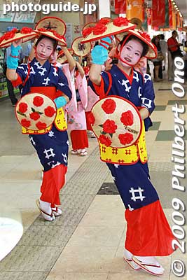 When I arrived during lunch time on Aug. 7, 2009, a group of hanagasa dancers held a PR demonstration right inside Yamagata Station as you see here.
Keywords: yamagata hanagasa matsuri festival tohoku flower hat dancers woman girls women kimono