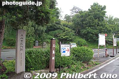 Marker showing the former site of Kaminoyama City Hall. This is already within the former castle grounds.
Keywords: yamagata Kaminoyama Castle onsen hot spring 