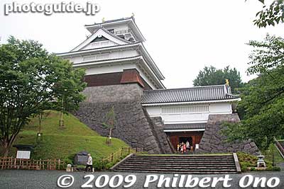 Kaminoyama Castle's first lord was Buei Yoshitada. The castle functioned as the Mogami clan's southernmost defense against the Date and Uesugi clans. The castle was dismantled in 1692.
Keywords: yamagata Kaminoyama Castle onsen hot spring 