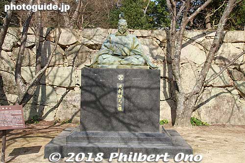 After moving from Hiroshima, Mori Terumoto built Hagi Castle in 1604, and his Mori Clan rules Choshu domain here for about 260 years.
Keywords: yamaguchi hagi castle