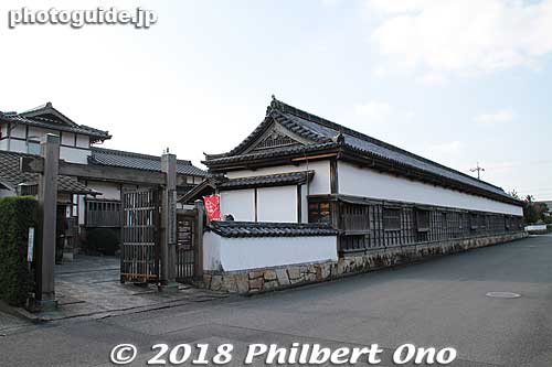 Adjacent to Hagi Castle is this Asa Mori Clan Residence.
Keywords: yamaguchi hagi samurai residence home longhouse nagaya