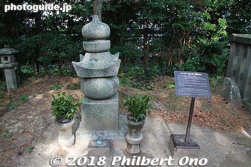 Grave of retainer Motofusa Nagai and his loyal cat.
Keywords: yamaguchi hagi Tenjuin Mausoleum mori terumoto grave
