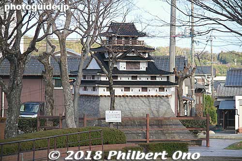 Model of Hagi Castle in front of Higashi-Hagi Station.
Keywords: yamaguchi hagi train station