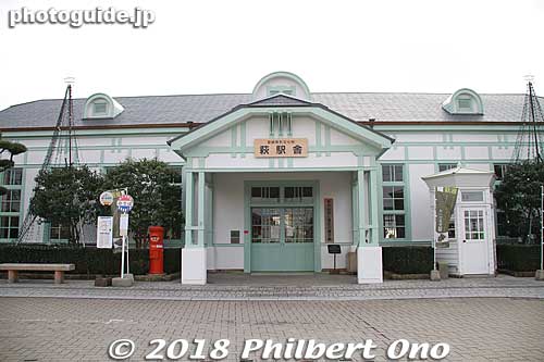 Too bad this Hagi Station is not Hagi's main station. Very nice and vintage dating back to 1925. JR San'in Line.
Keywords: yamaguchi hagi train station
