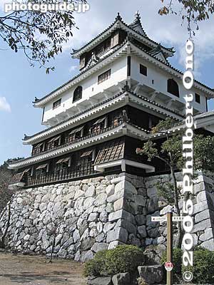 The original castle was built by Lord Kikkawa Hiroie in 1608, after 8 years of construction. However, the castle had to be dismantled in 1615.
Keywords: yamaguchi iwakuni castle