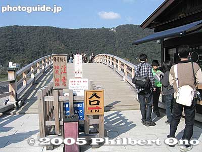 Entrance to Kintai-kyo Bridge. Admission charged.
Keywords: yamaguchi iwakuni kintaikyo bridge castle