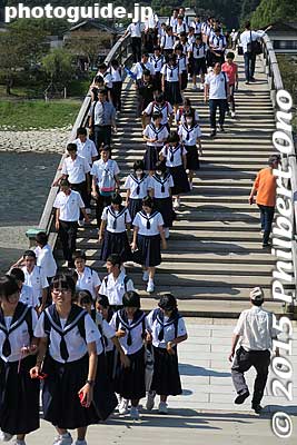 Kintaikyo is a popular destination for school trips. Kids snake over the arch bridges.
Keywords: yamaguchi iwakuni kintaikyo bridge school kids students japanteen