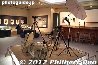 Hayashi continued to shoot photos even while on a wheelchair during his final years. His wheelchair and camera equipment (used for his Tokaido Road series) are displayed in the center of the room. He used Contax cameras.
Keywords: yamaguchi Shunan City Museum of Art and History tadahiko hayashi