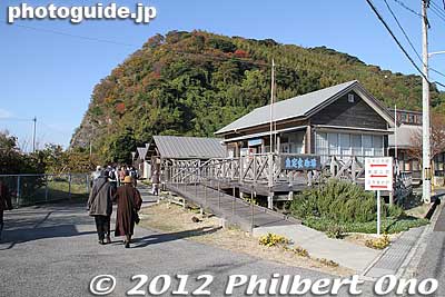 Way to the Kaiten Memorial Museum amid camp cabins.
Keywords: yamaguchi ozushima island kaiten human manned torpedo suicide