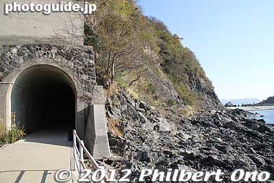 When you come out of the tunnel, the Kaiten manned torpedo launch-training facility is right there.
Keywords: yamaguchi ozushima island kaiten human manned torpedo suicide