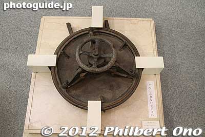 Kaiten hatch.
Keywords: yamaguchi ozushima island kaiten human manned torpedo suicide memorial museum