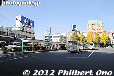 Bus stops at JR Tokuyama Station.
Keywords: yamaguchi shunan tokuyama station train