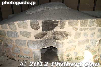 Old stone bath, Important Cultural Property.
Keywords: yamaguchi Suo-Oshima island kuka