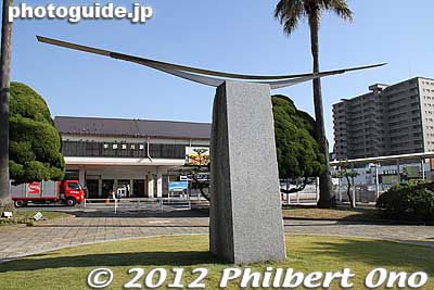 Sculpture in front of Ube-Shinkawa Station.
Keywords: yamaguchi Ube Ube-Shinkawa Station