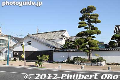 Muroyano-sono is open 9 am to 5 pm and closed on Wed. and during the year end and New Year's period. Admission is a few hundred yen.
Keywords: yamaguchi yanai Muroyano-sono museum traditional townscape