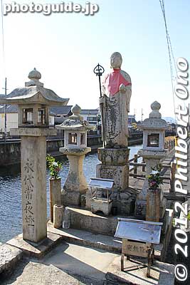 Atago Jizo statue to protect against fires.
Keywords: yamaguchi yanai shirakabe white wall traditional townscape