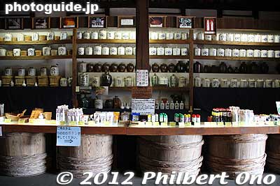 Shoyu gift shop.
Keywords: yamaguchi yanai shirakabe white wall traditional townscape