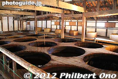Huge barrels of soy sauce for aging. This was very impressive. The smell of shoyu in the air.
Keywords: yamaguchi yanai shirakabe white wall traditional townscape