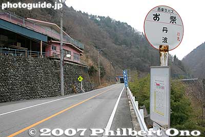 Omatsuri bus stop for Taba.
Keywords: yamanashi tabayama-mura village