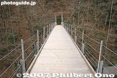 A suspension bridge over the river.
Keywords: yamanashi tabayama-mura village tamagawa river