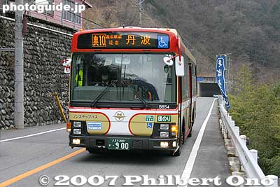Bus to Taba. The bus runs from Okutama Station in Tokyo. It is the only public transportation link with the village.
Keywords: yamanashi tabayama-mura village bus