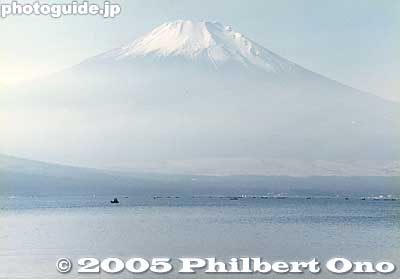 Mt. Fuji and Lake Yamanaka
Keywords: yamanashi yamanakako-mura lake mt. fuji yamanaka-ko